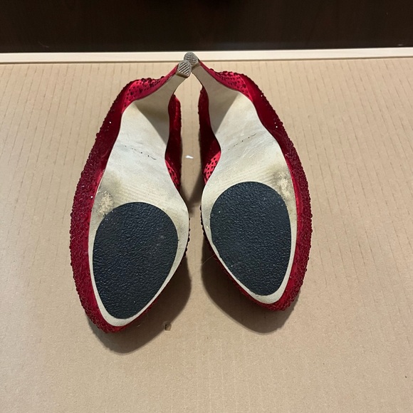 Aldo Red Platform Satin Heels with Rhinestones Size 6.5
Only worn a cpl times - Picture 4 of 6